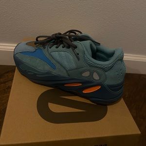 YEEZY BOOST 700